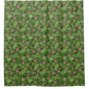 Girly Punkschädel auf Blumen-Camouflagehintergrun Duschvorhang
