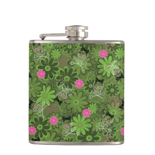 Girly Punkschädel auf Blumen-Camouflagehintergrun Flachmann