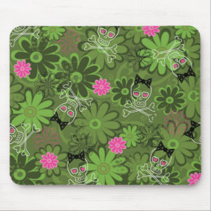 Girly Punkschädel auf Blumen-Camouflagehintergrun Mousepad