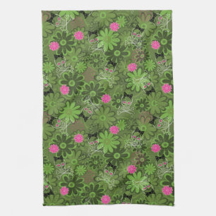Girly Punkschädel auf Blumen-Camouflagehintergrund Geschirrtuch