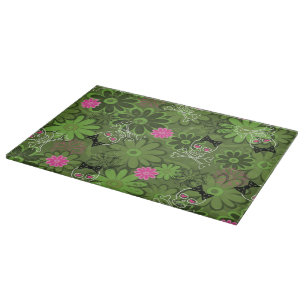 Girly Punkschädel auf Blumen-Camouflagehintergrund Schneidebrett