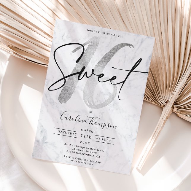 Girly silber Grenze Marmorskript Foto Sweet 16 Einladung (Von Creator hochgeladen)