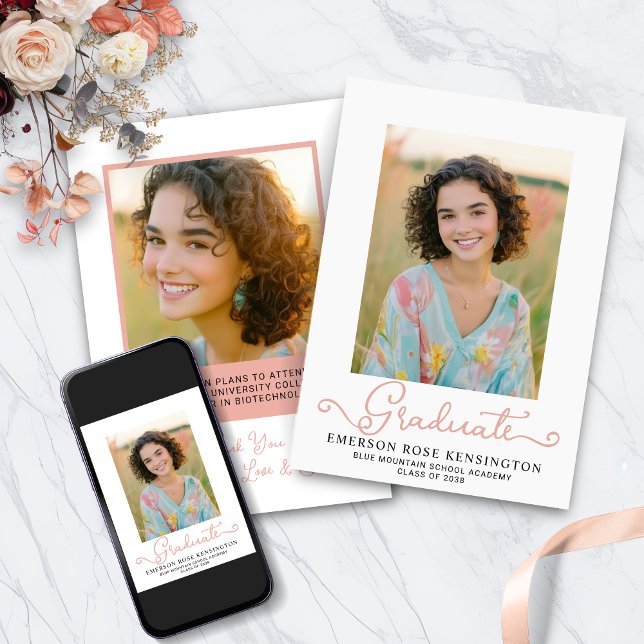 Girly Typografy Hand Drawn Abschluss Foto Ankündigung (Girly Typography Hand Drawn Graduation Photo Announcement with Digital Download)