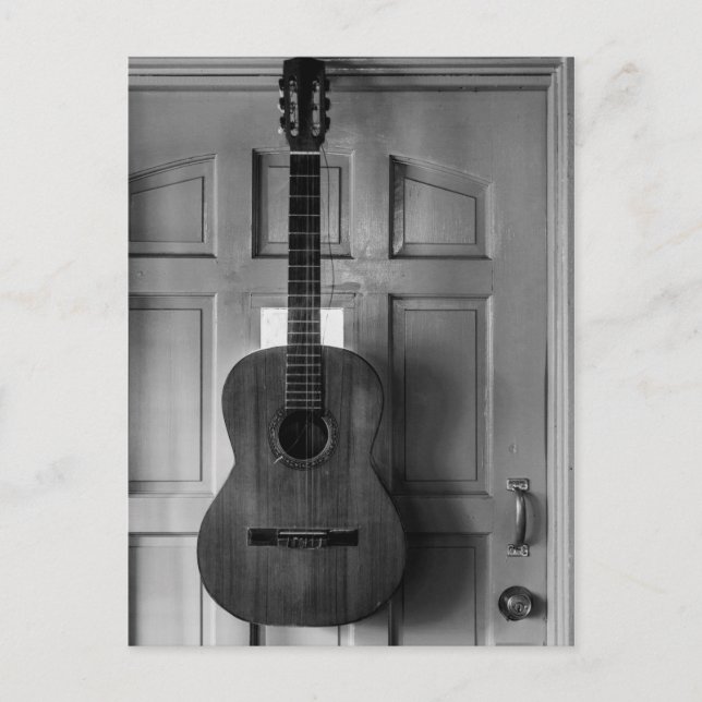 Gitarre an der Tür Postkarte (Vorderseite)