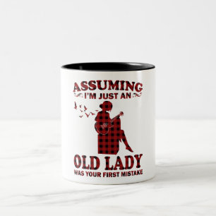 Gitarre Frau angenommen, ich sei nur eine alte Dam Zweifarbige Tasse