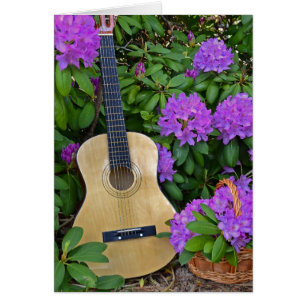 Gitarre in Rhododendren