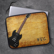 Gitarre spielender Teenager-Junge mit Monogramm