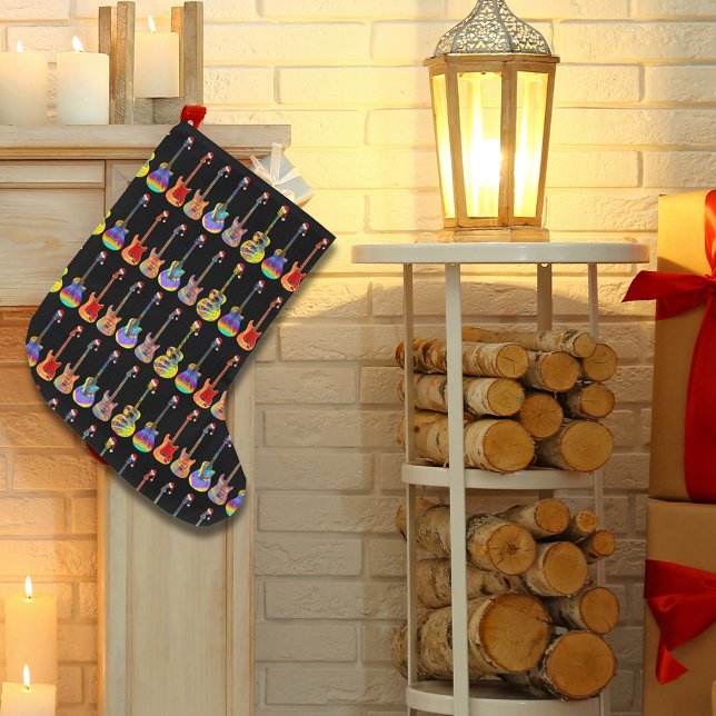Gitarren elektrische akustische bunte Musikmuster Großer Weihnachtsstrumpf (Christmas guitar pattern colorful guitars wearing santa hats music themed Christmas stocking)