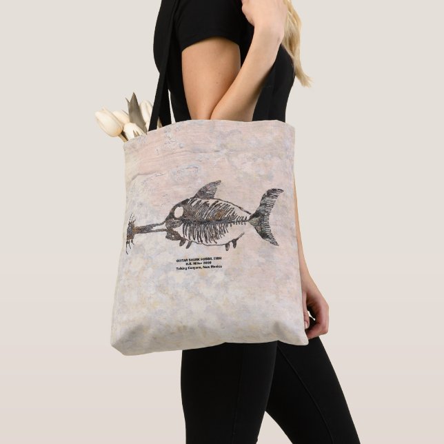 Gitarrenhai Fossil Fisch Tasche (Von Nahem)