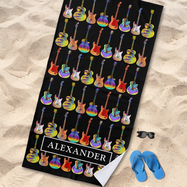 Gitarrenmuster Personalisiert Strandtuch (Colorful funky guitar pattern on black personalized name beach towel for guitarist musician  )
