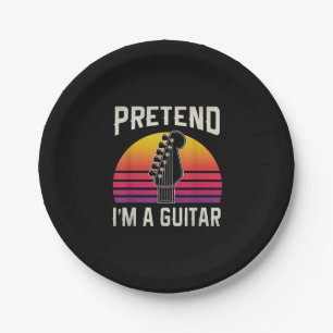 Gitarrist gibt vor, ich sei eine Gitarre Geburtsta Pappteller