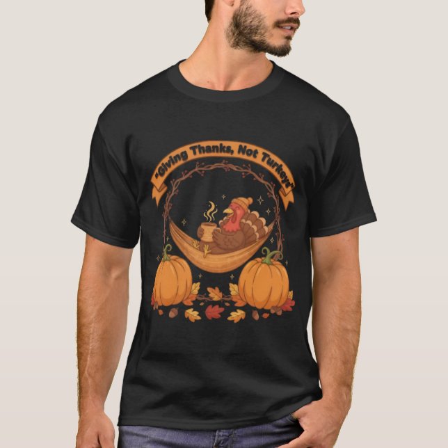 Giving Thanks Not Turkeys – Turkey-Free Thanksgivi T-Shirt (Vorderseite)