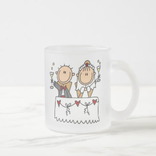Givré Un pain grillé dans la tasse de jeunes mariés