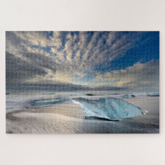 Glacial Blue Ice am Jokulsarlon Beach in Island