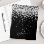 Glam Black Silver Glitzer Monogram Name Planer<br><div class="desc">Glam Black Silver Glitzer Eleganter Monogram Planer Einfach personalisieren Sie dieses schicke Design mit elegantem silberglänzenden Glitzer auf schwarzem Hintergrund. Das Design enthält Ihr handgeschriebenes Skriptmonogramm mit hübschen Wirbel und Namen.</div>