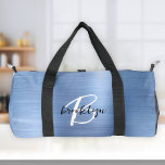 Glam Blue Brushed Metal Schwarz-weiß Monogram Duffle Bag<br><div class="desc">Diese personalisierte Duffeltasche ist mit einem Monogramm und einem Vornamen in modernem Schwarz-Weiß-Drehbuch auf einem glam blauen Imitat gebürstet Metall Hintergrund.</div>