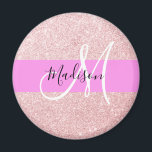Glam Blush Pink Rose Gold Glitzer Sparklogramm Magnet<br><div class="desc">Die Glitzern Rosa Rosengold Rosa Rosa und Glam blush Rosa Glitzer sind ein weißer Monogramm-Name und ein Initialmagnet. Individuelle Name und Monogramm sind in einem handgeschriebenen, eleganten Skript mit rosa Hintergrund geschrieben. Ein perfektes Geburtstag- oder Weihnachtsgeschenk!</div>