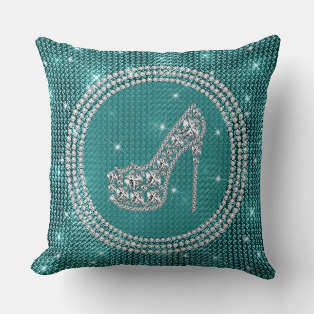 Glam Diamond Stiletto Shoe auf Aquamarin Kissen (Vorderseite)