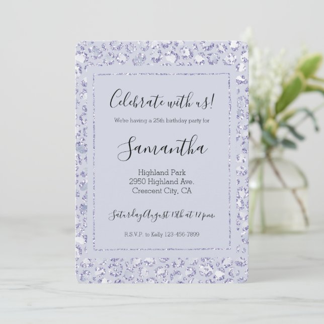Glam Lavender Lilac Lila Leopard Print Glitzer Einladung (Stehend Vorderseite)