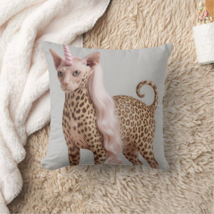Glam Leopard Einhorn Katze in rosa Fellabsätzen Kissen