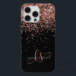 Glam Rose Gold Glitzer Elegantes Monogramm iPhone 15 Pro Max Hülle<br><div class="desc">Glam Rose Gold Glitter Elegant Monogram iPhone Case. Easily personalize this trendy chic phone case design elegant rose gold sparkling glitter on a black background. The design feys your handwritten script monogram with pretty swirls and name.</div>