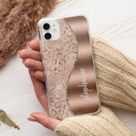 Glam Rose Gold Imitate Foil Leopard Spots Name Case-Mate iPhone Hülle<br><div class="desc">Dieses Design zeichnet sich durch eine schicke Rose Gold und rot metallische Leoparden-Spot-Muster, bestreut mit funkelnd weißen holografischen Imitat Glitzer auf dem verlassen, und eine Rose Gold Imitate Folie auf der rechten Seite in Form einer Welle umgeben von Rose Gold Imitat Glitzer. Personalisieren Sie es mit Ihrem Namen oder Monogramm...</div>
