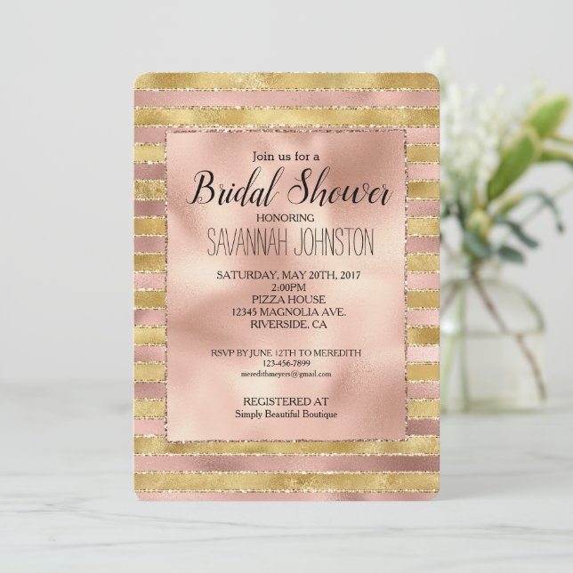 Glam Rose und Gold Glitzy Stripes Brautparty Einladung (Stehend Vorderseite)