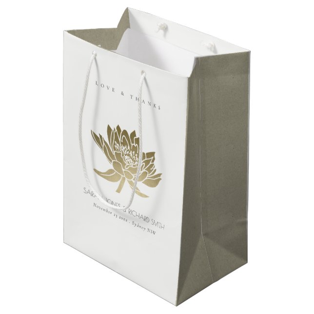 GLAMOROUS PALE GOLD WHITE LOTUS BLUMENWEDD MITTLERE GESCHENKTÜTE (Vorderseite Schrägansicht)