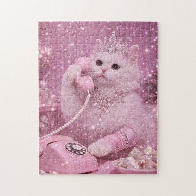 Glamorous Princess Cat Using Pink Telephone        (Vertikal)