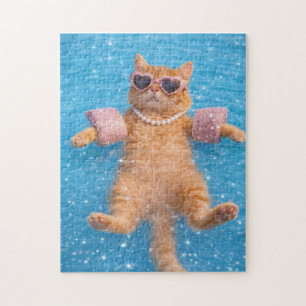 Glamouröse Poolkatze schwebt stilvoll