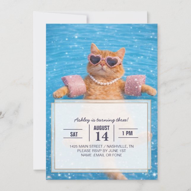 Glamouröse Poolkatze schwebt stilvoll        Einladung (Vorderseite)