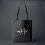 Glamouröser schwarz-weißer Monogramm-Totbeutel Tasche<br><div class="desc">Glamour schwarz-weiße Monogramm Totbeutel. Stilvolles mit Monogramm Design mit Skripttypografie für personalisierten Namen. Fügen Sie Ihren eigenen, benutzerdefinierten Anfangsbuchstaben hinzu. Klassische Gastgeschenk Geschenkidee für schicke Hochzeit, extravaganten Geburtstag, Jubiläum, Bachelorette, Verlobung, Mädchen Wochenende, Brautparty etc. Individuelle Hintergrundfarbe. Trendy Accessoires für Frauen und Mädchen. Machen Sie sich für Braut, Brautmädchen, Trauzeugin, Blume...</div>