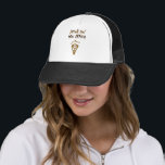 Glanz auf Ihnen verrückter Diamant Truckerkappe<br><div class="desc">" Glänzen Sie auf Ihnen verrückten Diamanten "in einem trendy Brushstroke-Schriftart im dunklen Gold auf einem Fernlastfahrerhut.</div>