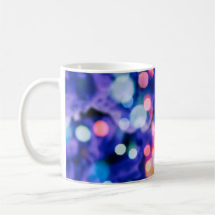 glänzende Glühbirnen Hintergrund:Unschärfe von C Kaffeetasse