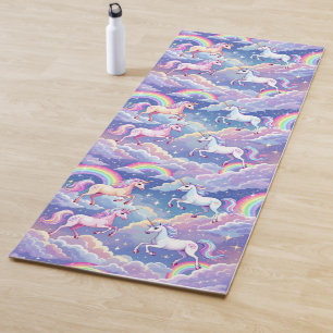 Glänzender Regenbogen und Einhörner auf Wolken Yogamatte