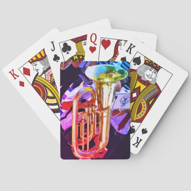 Glänzender Tuba schräg gelegene Spielkarten (Rückseite)