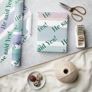 Glänzendes Geschenkpapier Pastellfarben Er sagte J