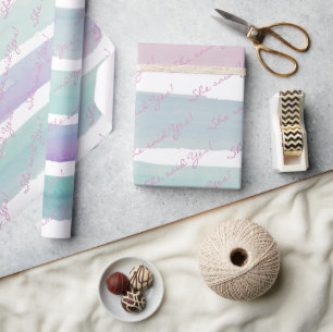 Glänzendes Geschenkpapier Pastellfarben Sie hat Ja