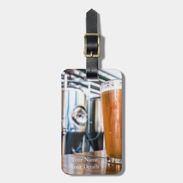 Glas Bier am Microbrewery Gepäckanhänger (Vorderseite vertikal)