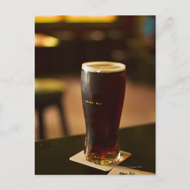 Glas irischer Herkunft in Pub Postkarte (Vorderseite)