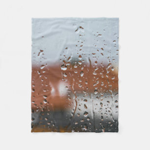 Glas mit Regentropfen Fleecedecke