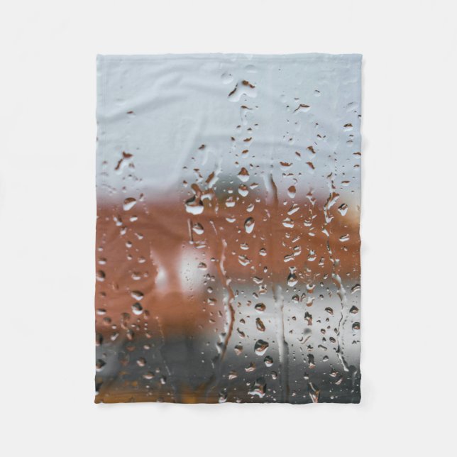 Glas mit Regentropfen Fleecedecke (Vorderseite)