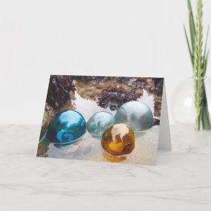 Glas schwimmt auf Wasser Karte