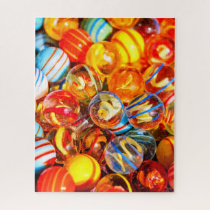 Glas spielt Marmor farbenfroh