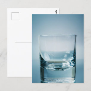 Glas trinken. Schöne Kunst Postkarte