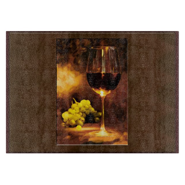 Glas Wein und grüne Trauben durch Kerzenlicht Schneidebrett (Vorderseite)