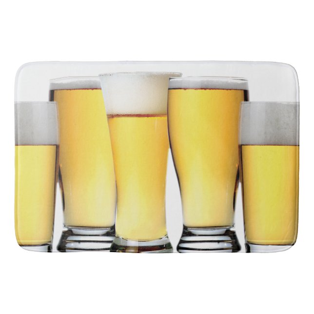 Gläser eiskaltes Bier Badematte (Vorderseite)
