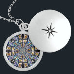Glasfenster Kaleidoskop7-Kette Medaillon<br><div class="desc">Ein wunderschönes Kaleidoskop-Design aus einem Foto eines schönen Buntglasfensters in der Dame der Siegesskirche in Lackawanna, New York. ( Weitere Informationen über diese phantastische Basilika finden Sie unter www.OurLadyofVictory.org )</div>
