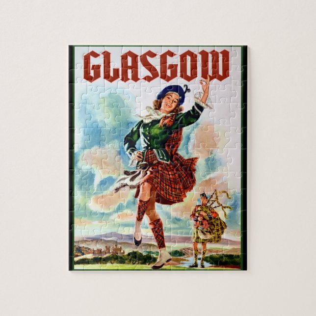 Glasgow Scottisn Girl Dancing with Bagpiper (Vertikal)