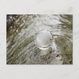 Glaskugel am Wasserstrom Postkarte